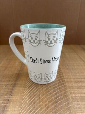 Pfaltzgraff "DON'T STRESS MEOWT" Porcelain Embossed Cat Faces 16oz Coffee Mug